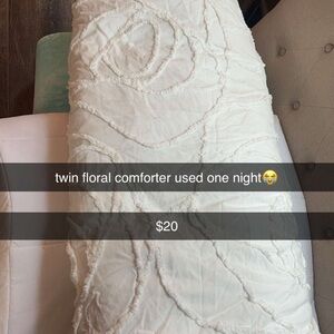 Twin White Floral Comforter, comes with pillow sham and comforter